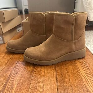 UGG Kristin Wedge Boot in Chestnut